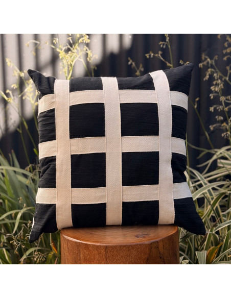 Combo de Almohadones - Candelaria Tusor Negro  Cinta Hilera Cuadrille