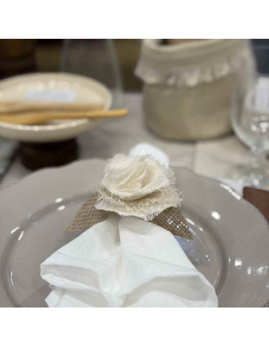 Servilletero de Flor Gasa Desflecada & Hojas